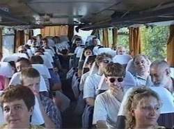 Uczestnicy wyprawy w autobusie