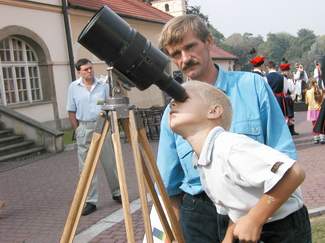 Najpierw obserwacje za pomoc teleskopu...