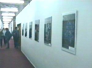 Galeria obrazw w korytarzach CAMKu